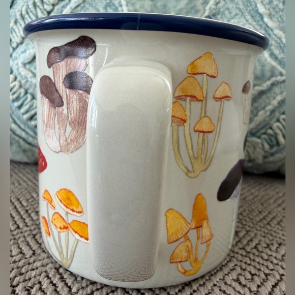 NWOT MUG MUSHROOM DESIGN - Picture 4 of 12